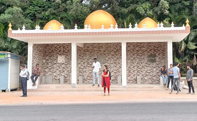 bus stand